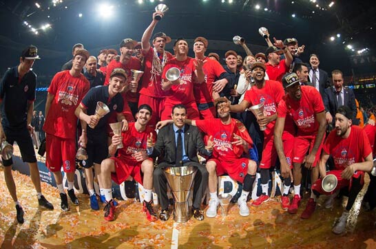 国安备战足协杯决赛，法比奥入选，韩佳奇随队助战，球队士气高昂。（国安冲刺足协杯决赛：法比奥入选名单，韩佳奇随队出征，士气正旺）