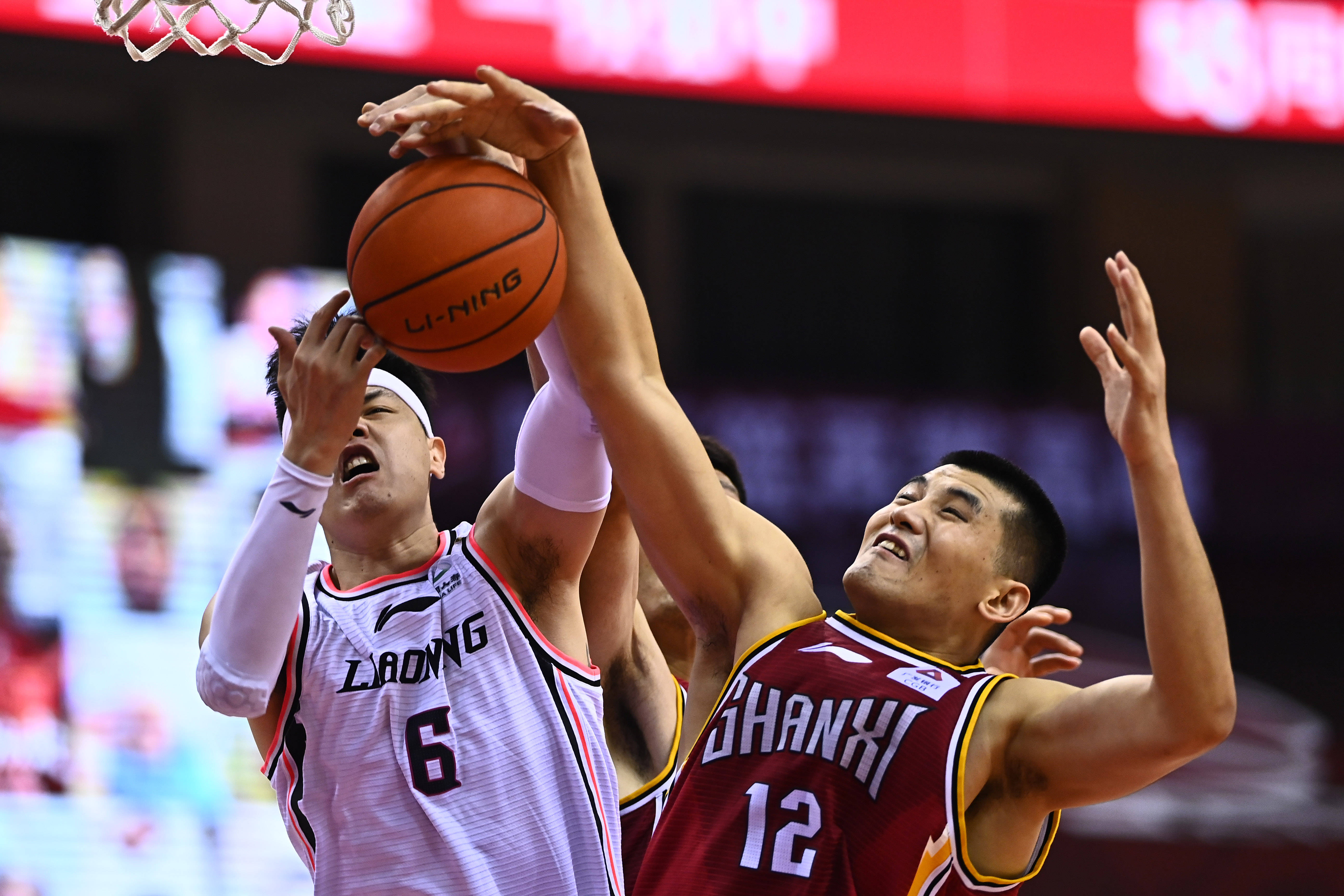 巴萨各项赛事近16比赛仅1次零封，其中15场合计丢了27球（巴萨各项赛事近16战仅1场零封，其余15场合计丢27球）