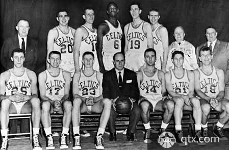 TA：沙特、美职联许多球队有意萨拉赫，但1月买他可行性不大（沙特与美职联多家俱乐部追求萨拉赫，冬窗引进可行性不高）