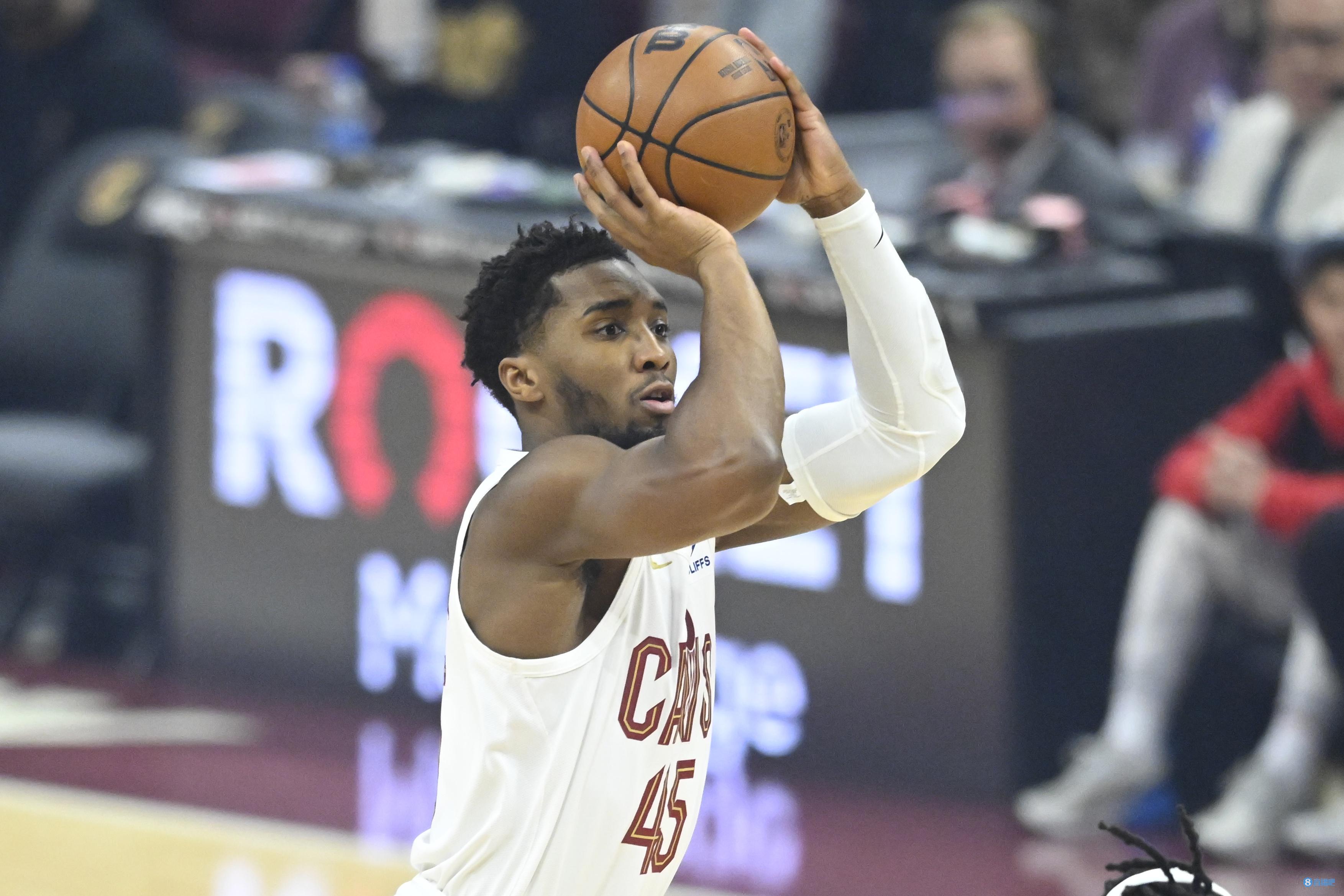 前队友：曾和马拉多纳开车出行，交警把我们拦住只为和他合影（前队友忆：与马拉多纳同车外出，交警拦停只为合影）