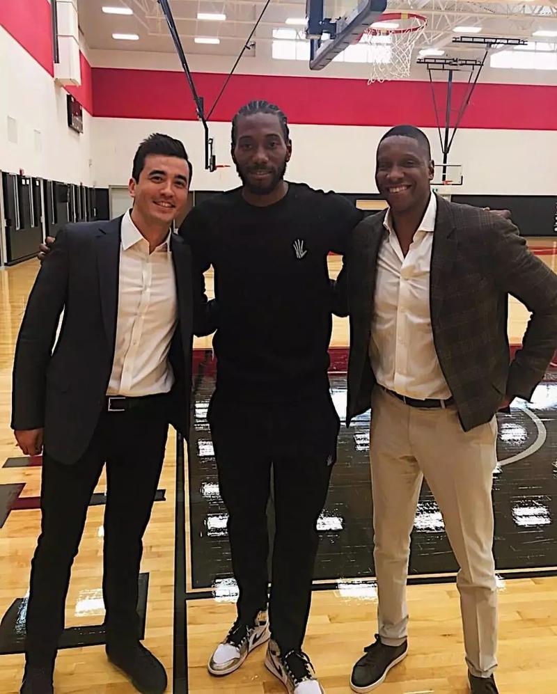 为何胡明轩投篮像“拧麻花”？ 胡明轩投篮因整体发力卡顿（胡明轩投篮像在拧麻花？症结是整体发力不连贯）