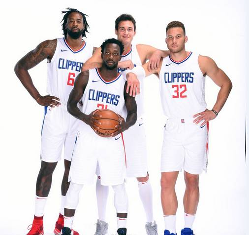 官方：大埔将在亚冠赛前为大埔火灾遇难者默哀一分钟（官方：亚冠开赛前，大埔队将为大埔火灾罹难者默哀一分钟）