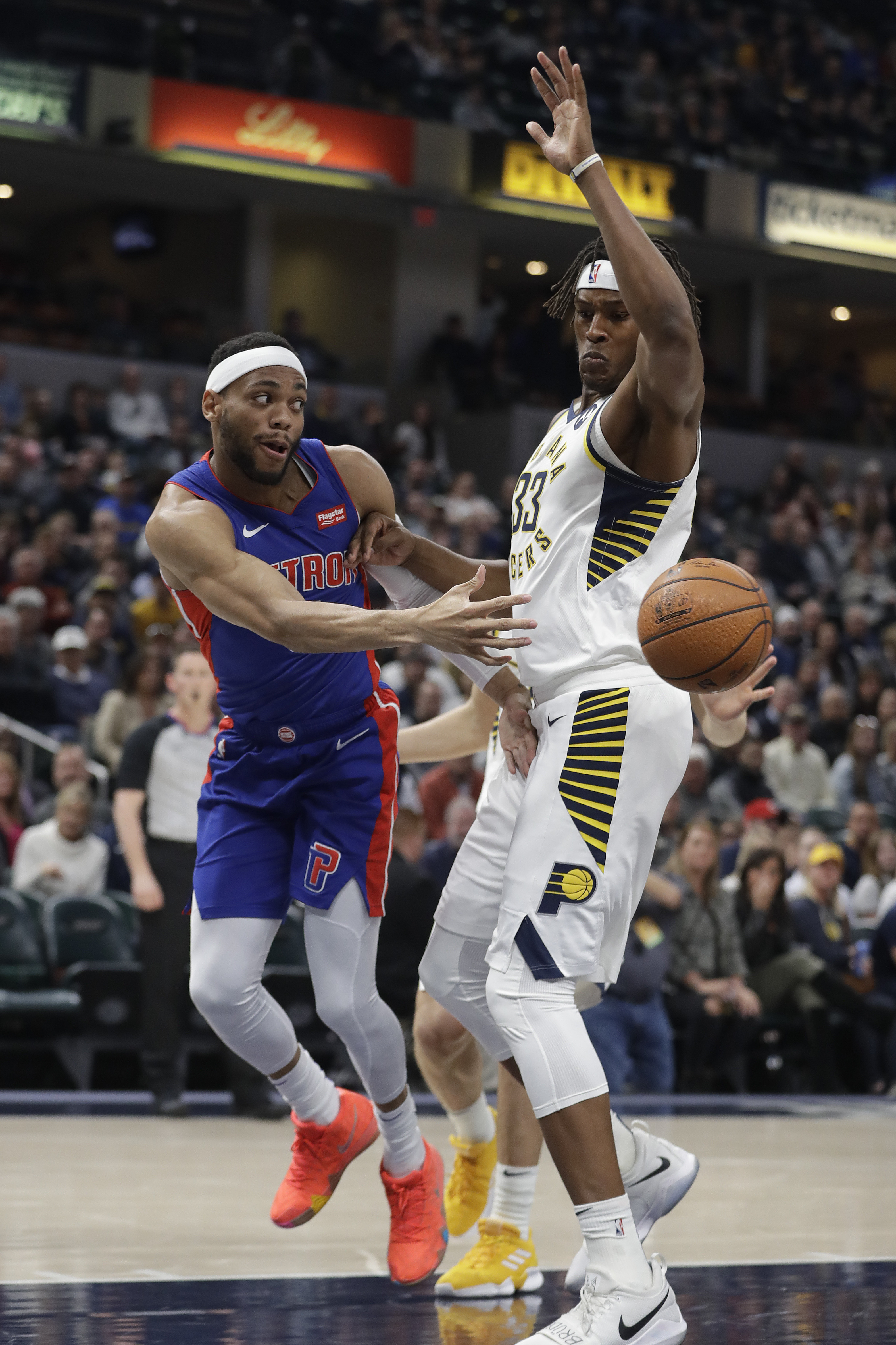 第三次犯规！杨瀚森次节继续率先登场防守送出犯规（三犯缠身！杨瀚森次节仍率先登场，防守端再度犯规）