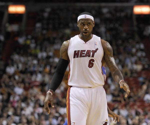 中锋连续三场戴帽，太恐怖（中锋三连场戴帽，太炸裂）